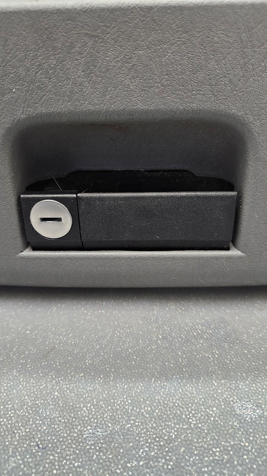 🔥01-07 CARAVAN TOWN COUNTRY DASH GLOVE BOX COMPARTMENT LID COVER ASSEMBLY GRAY