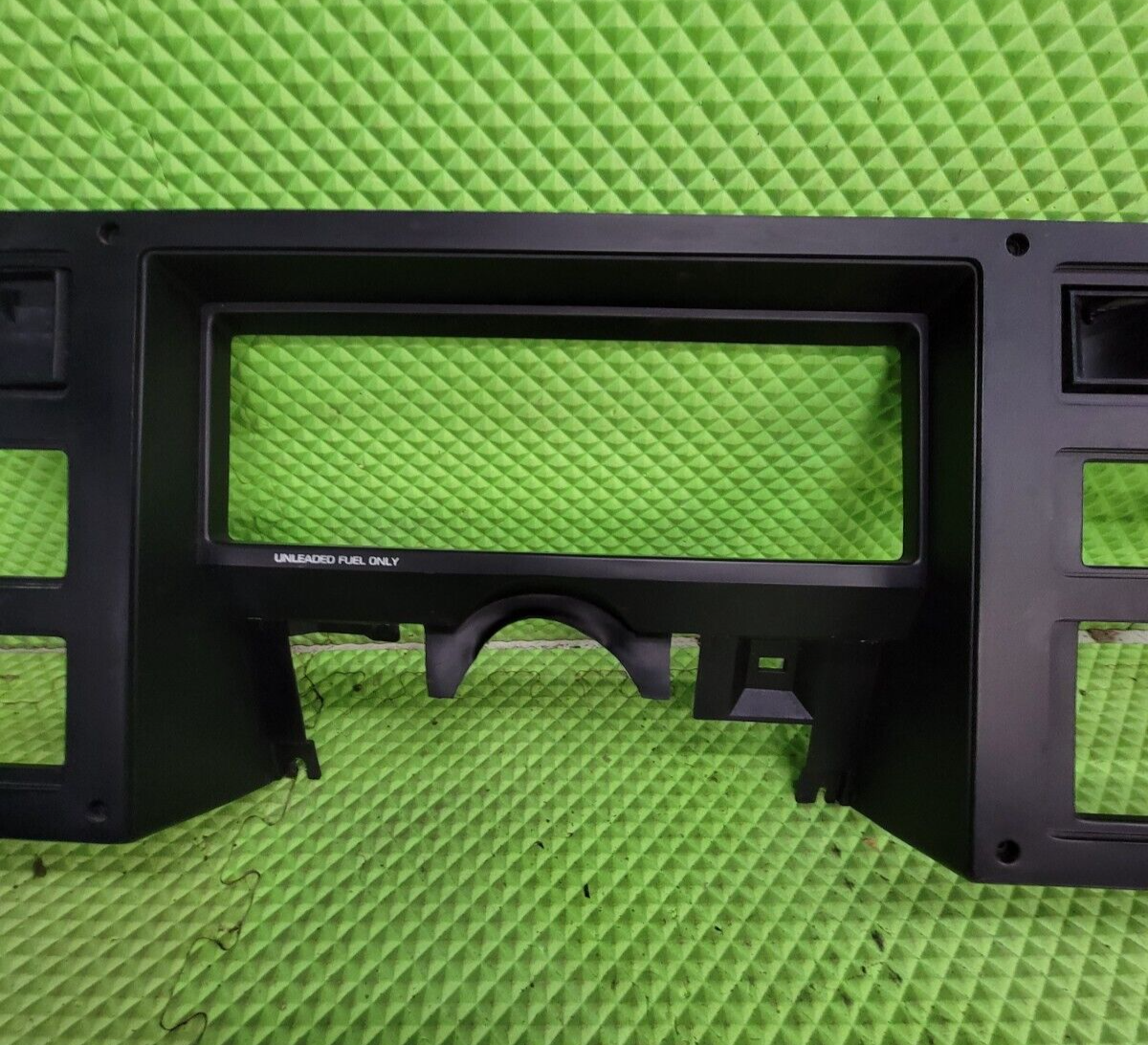 87-96 Dodge Dakota OEM INSTRUMENT CLUSTER DASH SPEEDOMETER TRIM BEZEL BLACK C29