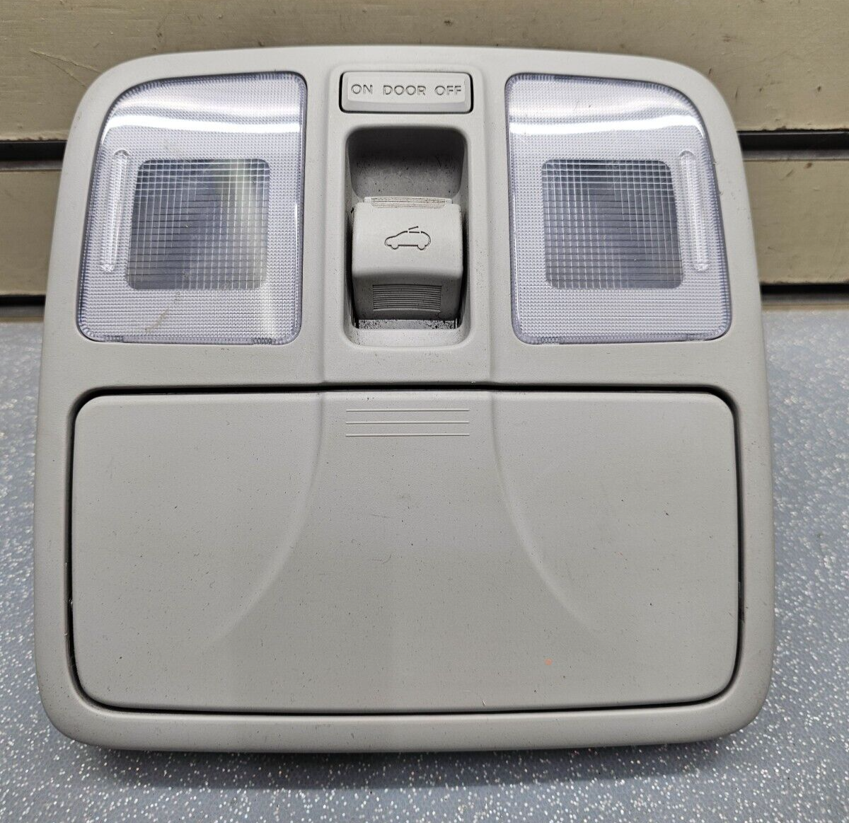 10-15 HYUNDAI IX35 OVERHEAD CONSOLE INTERIOR SUNROOF DOME MAP LIGHT LAMP LT GRAY