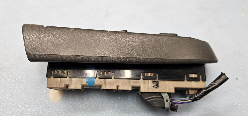 03-06 Silverado Sierra Power Left Driver Master Window Switch Assembly Black WS4
