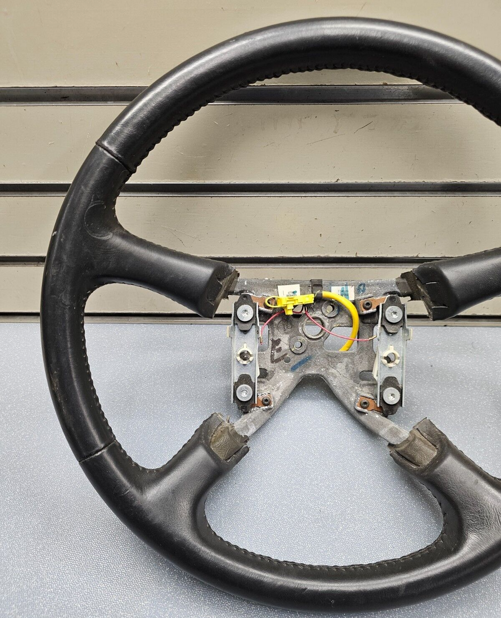 99-02 Chevy Silverado Tahoe Suburban Blazer SONOMA Steering Wheel Leather black