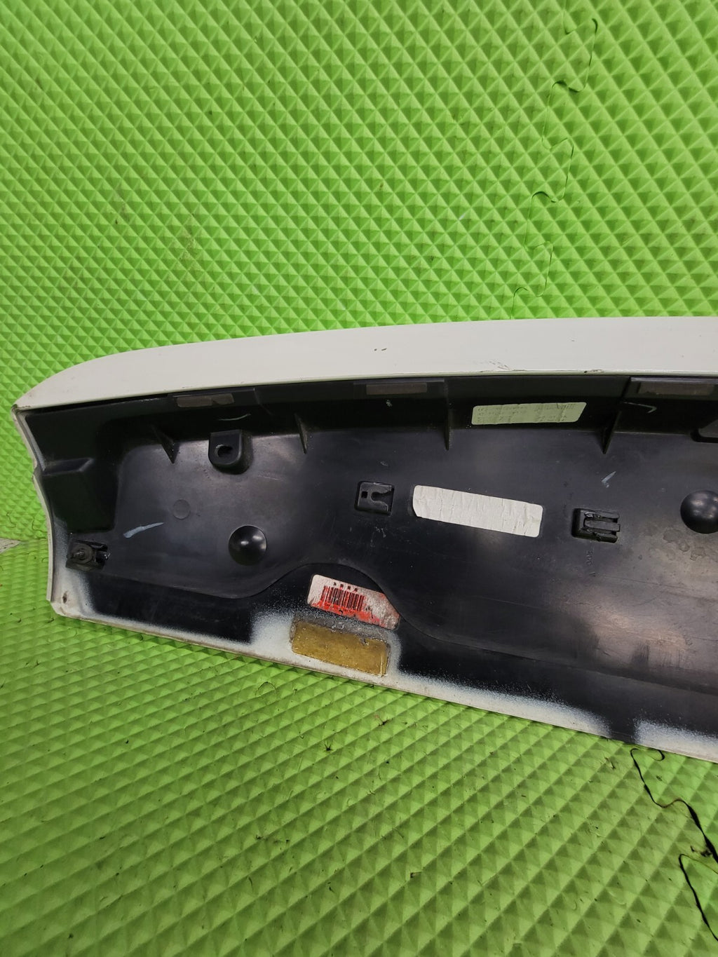 11-20 Dodge Grand Caravan Rear Upper Hatch Spoiler Wing Mount Break Light White