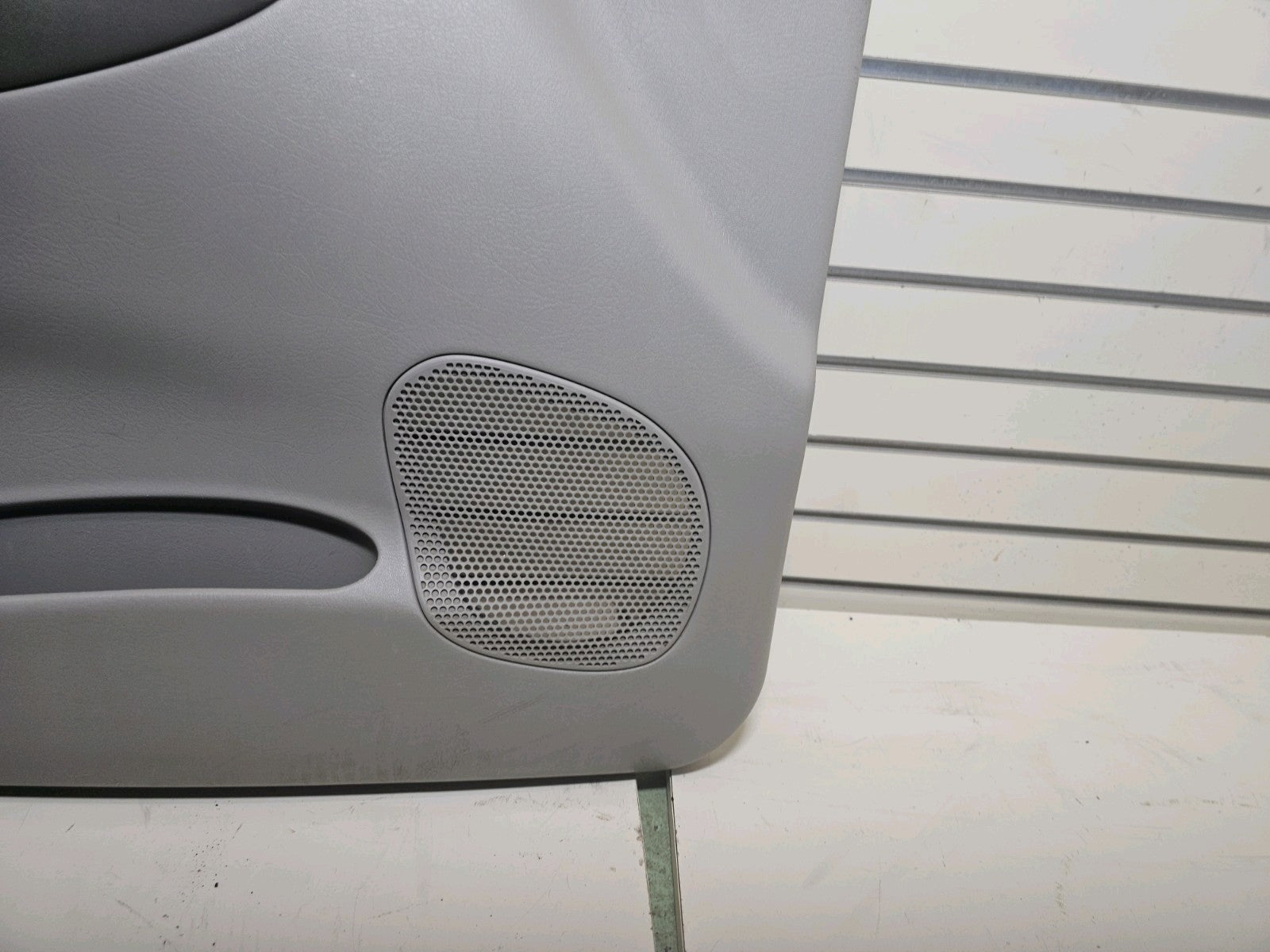 🔥02-09 CHEVY TRAILBLAZER Door Panel  Front LEFT Driver Arm Rest LIGHT GRAY D8