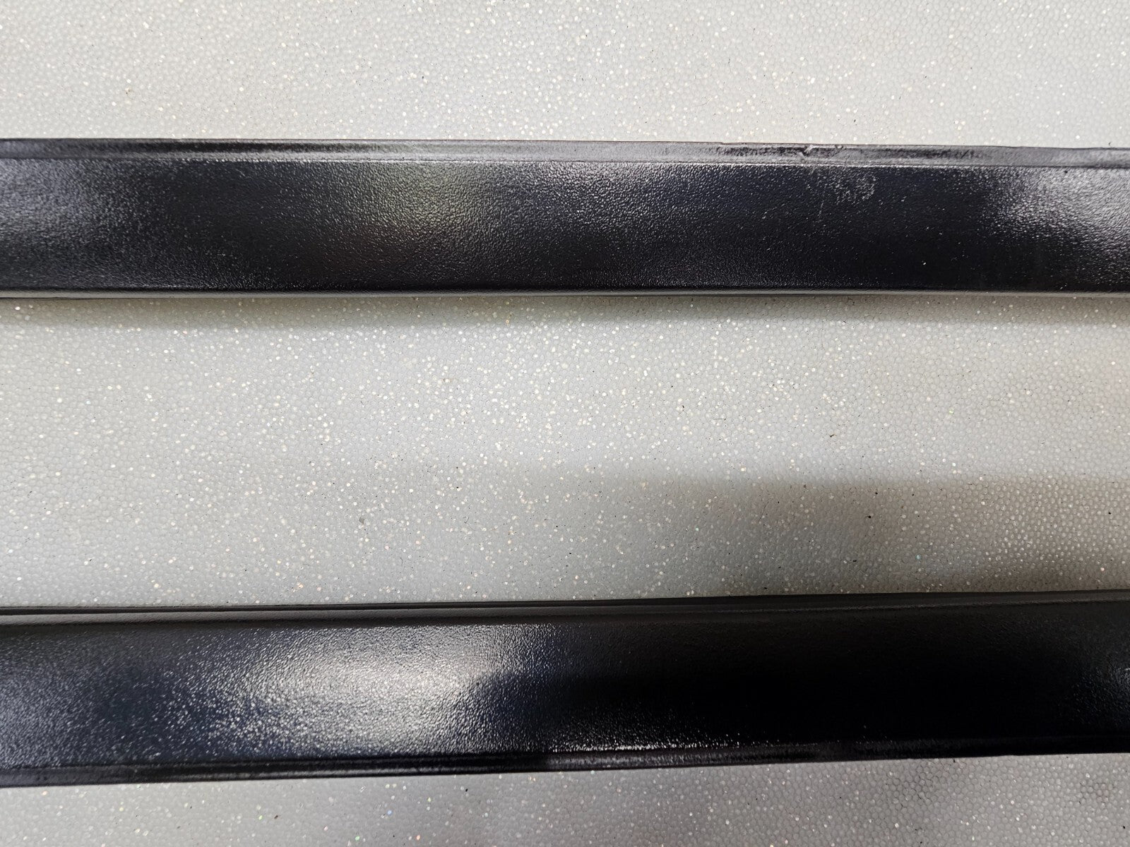 05-10CHRYSLER 300 CHARGER MAGNUM LEFT &RIGHT WINDSHIELD SRT8 SRT PILLAR MOLDING