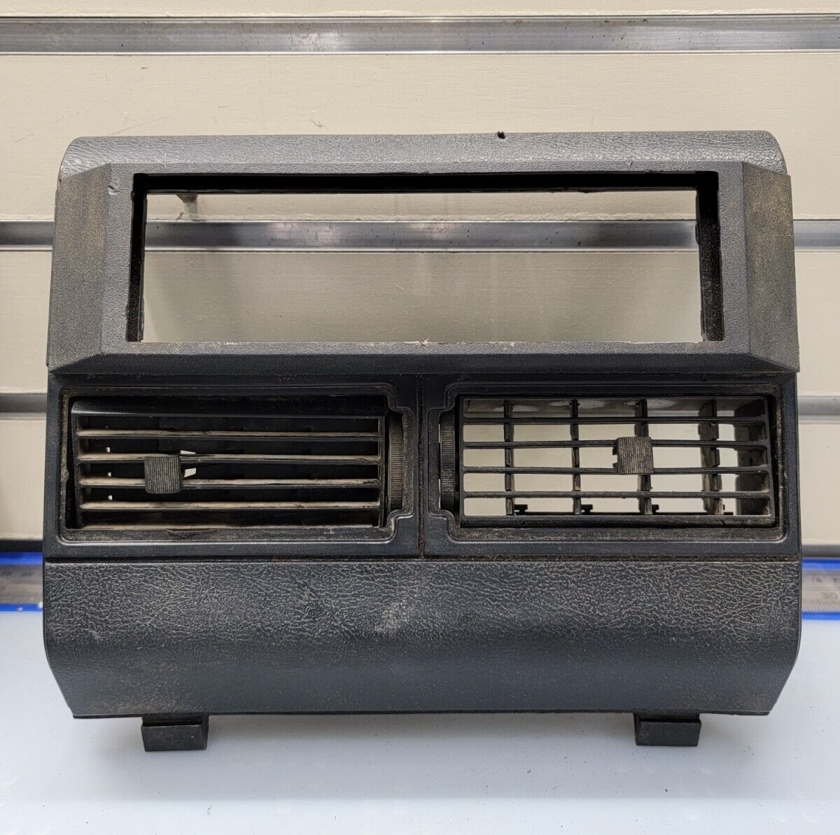 🔥88-94 Chevy GMC Yukon C/K Blazer Dash Am FM Radio Strereo bezel Panel Black