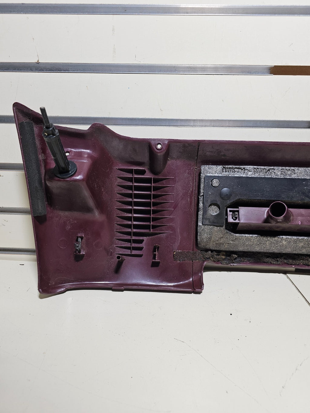 🔥95-99 CHEVY GMC TRUCK CK INSTRUMENT PANEL DASH KNEE BOLSTER PANEL RED OEM