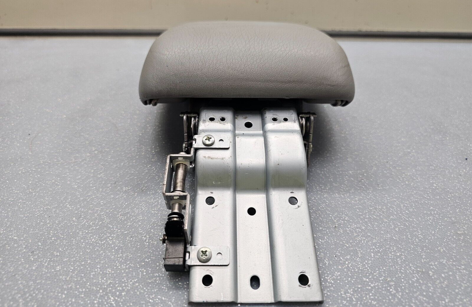 09-13 Subaru Forester Center Console Sliding Armrest Lid Assembly Light Gray OEM