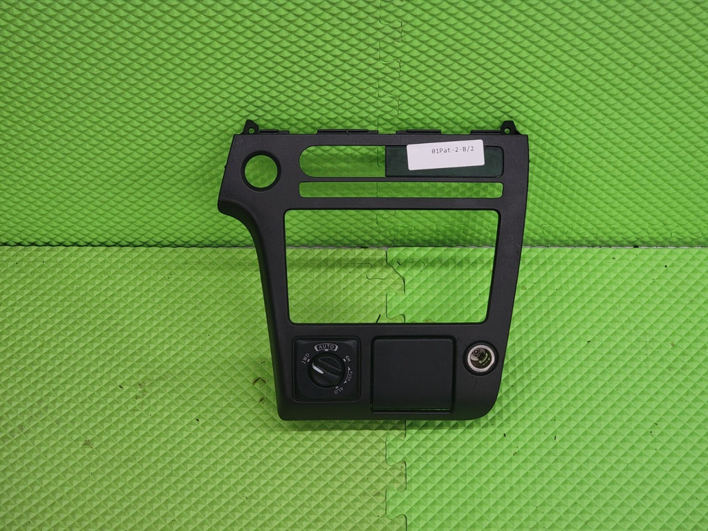 01-04 Nissan Pathfinder INFINITI QX4 Dash Radio BEZEL Center Trim BLACK B19