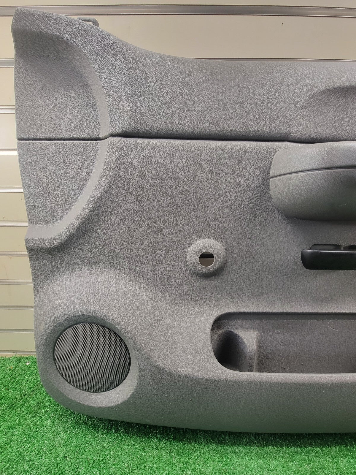 🔥07-09 Chevy Silverado Avalanche GMC Sierra Passenger Front Door Panel GRAY D19