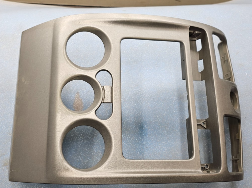 🔥04-12 CHEVY COLORADO GMC CANYON CENTER DASH AM FM RADIO BEZEL SILVER
