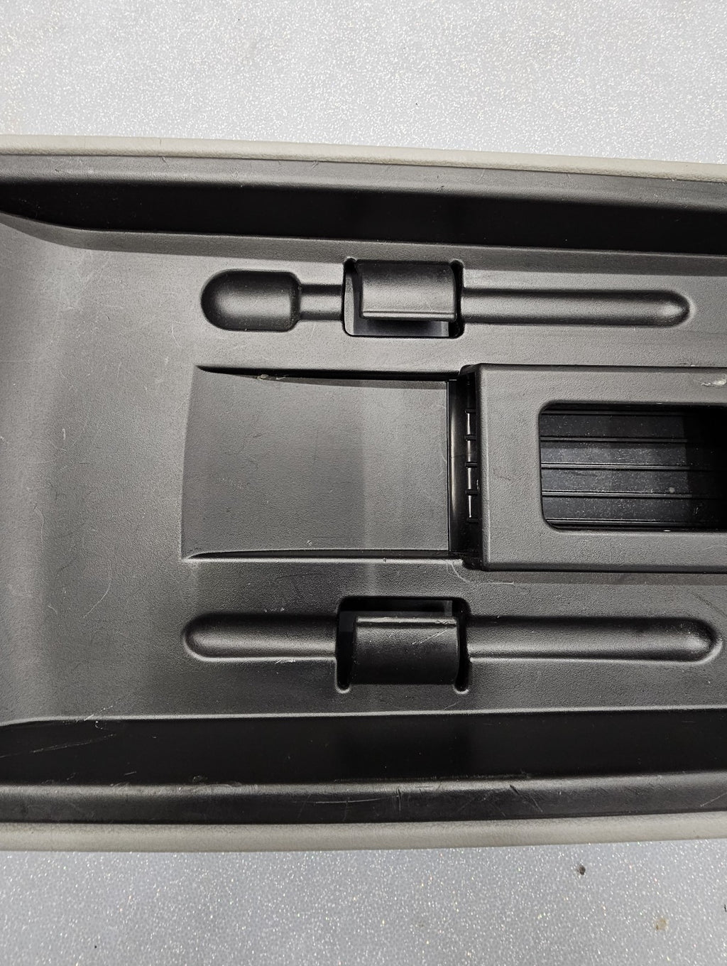🔥05-07 Chrysler 300 Dodge CHARGER Center Console ARM REST Lid Cover GRAY L28