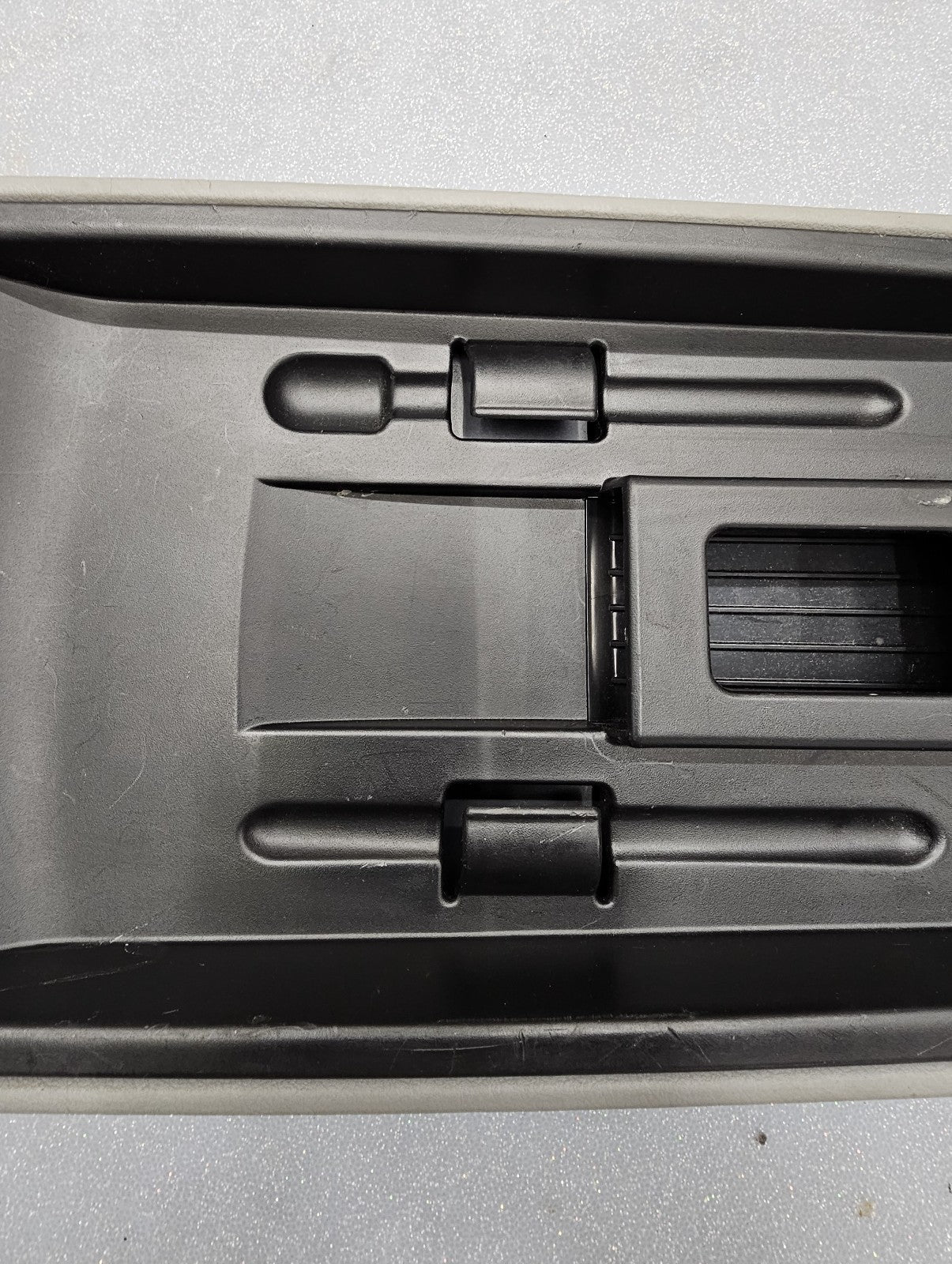🔥05-07 Chrysler 300 Dodge CHARGER Center Console ARM REST Lid Cover GRAY L28