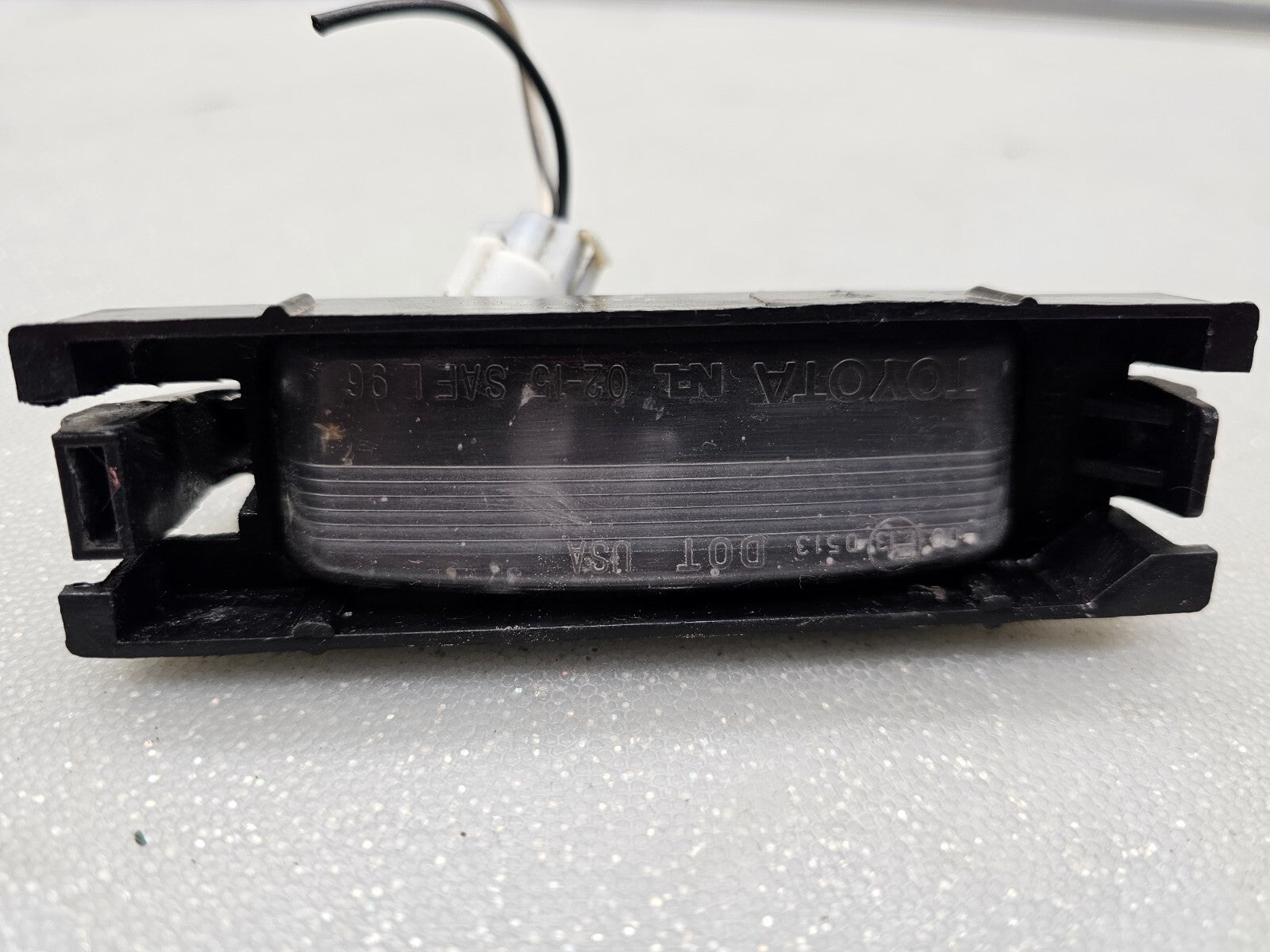 1998-2002 TOYOTA COROLLA LICENSE PLATE LIGHT LH DRIVER OEM/TC