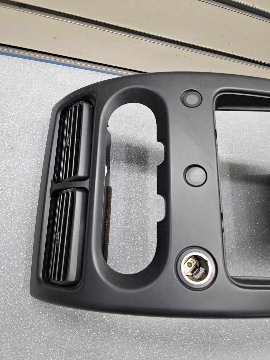 02-04 Nissan XTERRA Center Radio Trim Dash Bezel Heater Panel w/ Vents BLACK B21