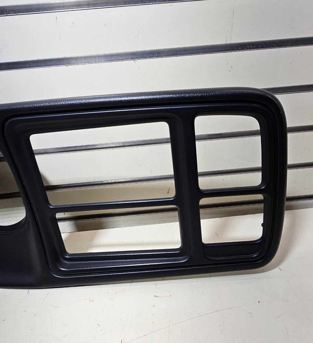 03-06 CHEVY GMC INSTRUMENT Cluster Speedo Dash Trim PANEL Radio Bezel DK GRAY C5