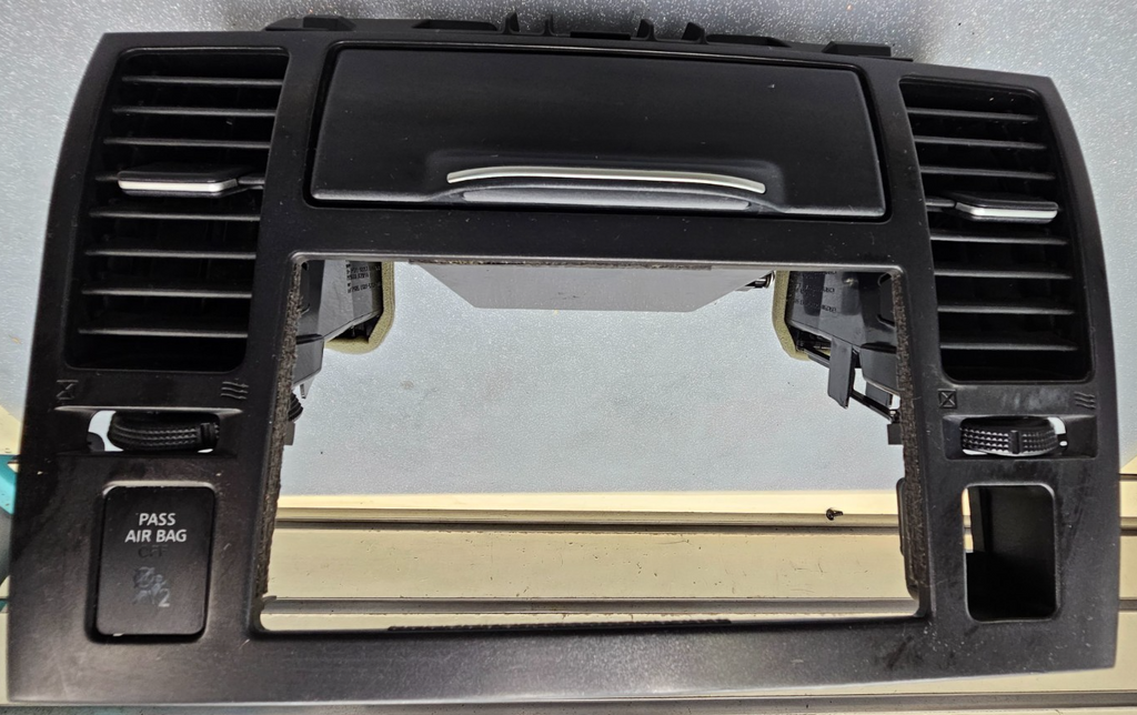 🔥07-12 Nissan VERSA Dash AM FM Radio Stereo Display Bezel Trim Panel Black B74