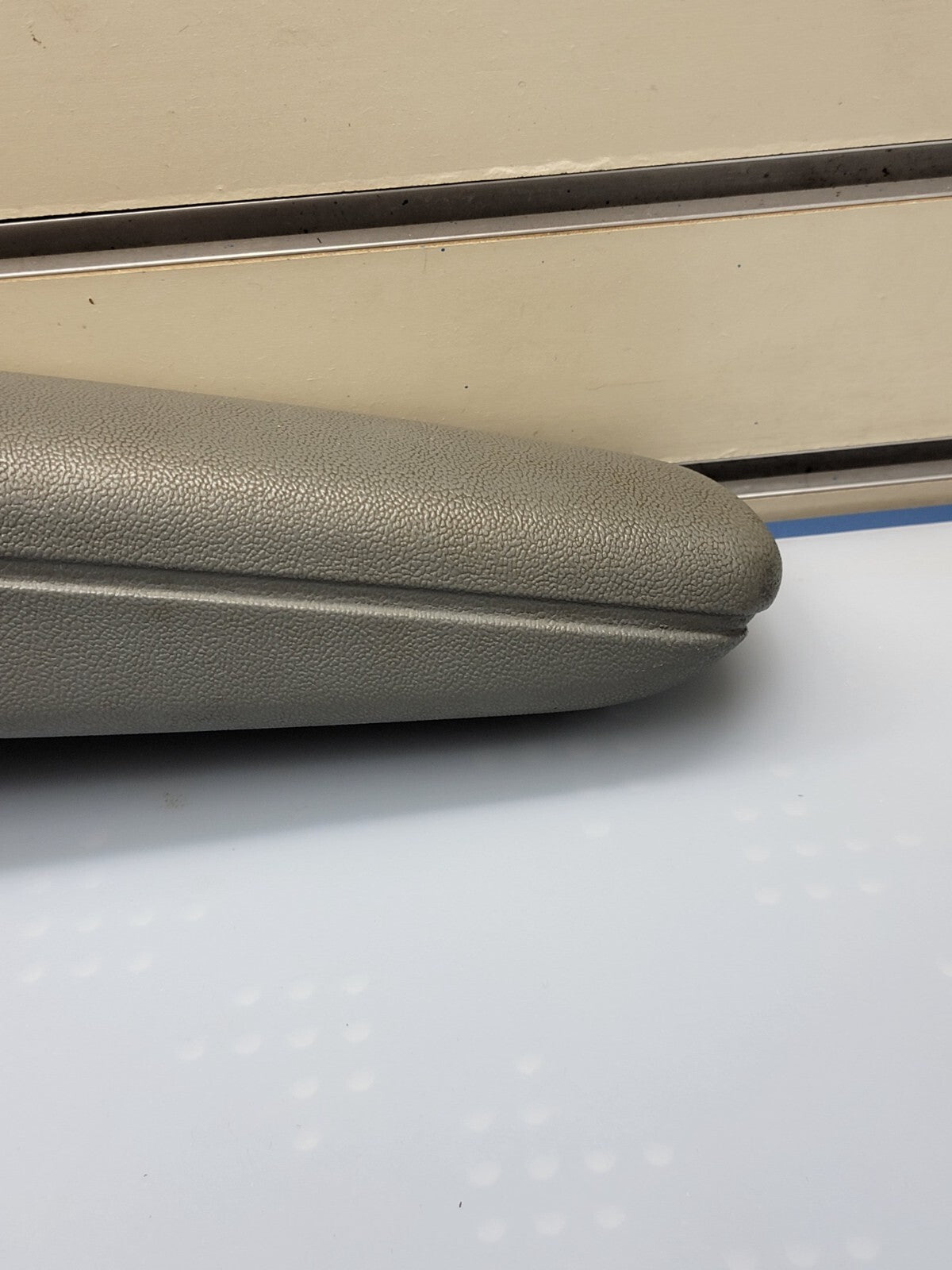 08-11 CARAVAN TOWN & COUNTRY RIGHT PASSENGER SIDE FRONT SEAT ARMREST LIGHT GRAY