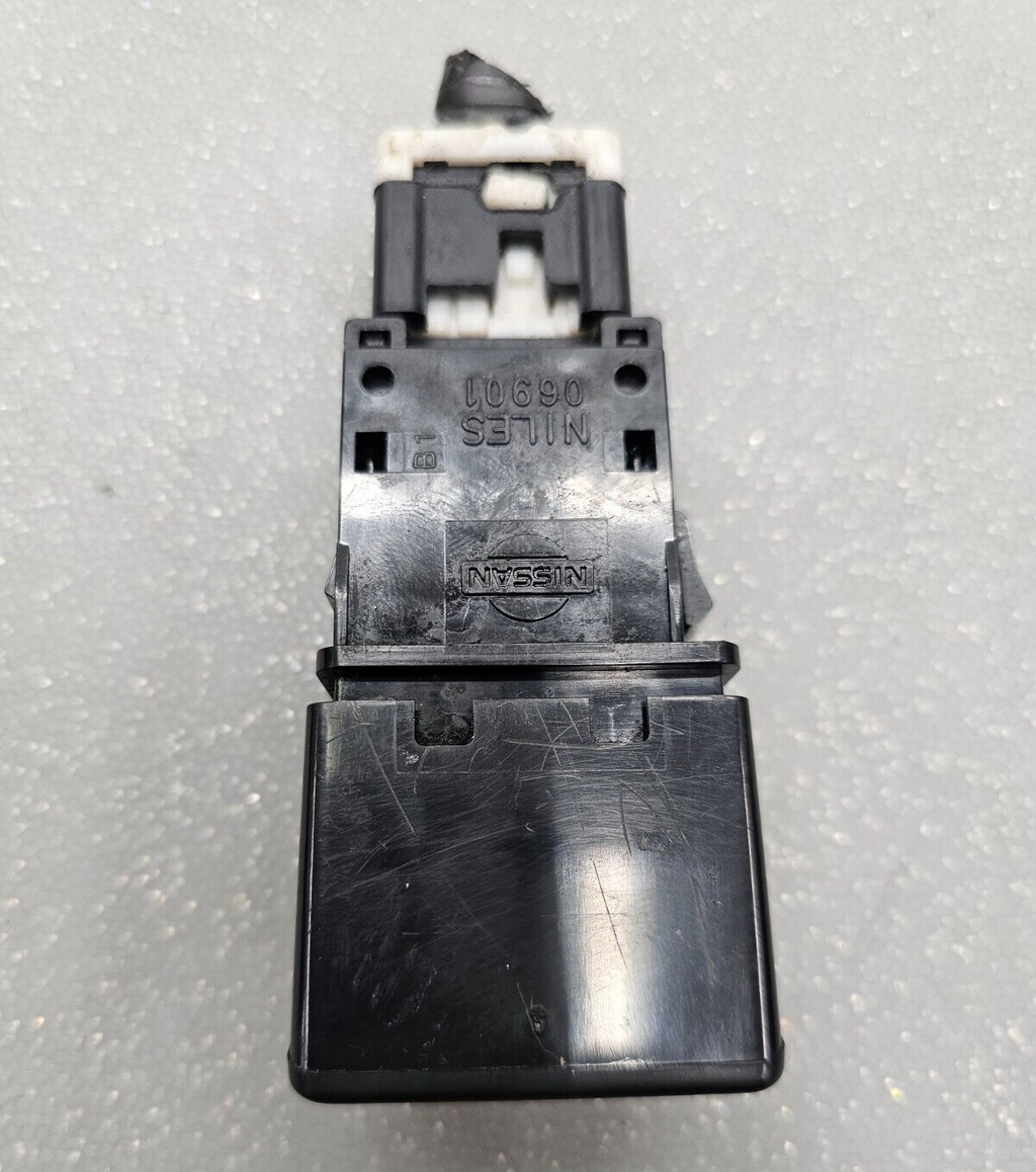 🔥02-04 Nissan Xterra Frontier hazard emergency light switch Niles