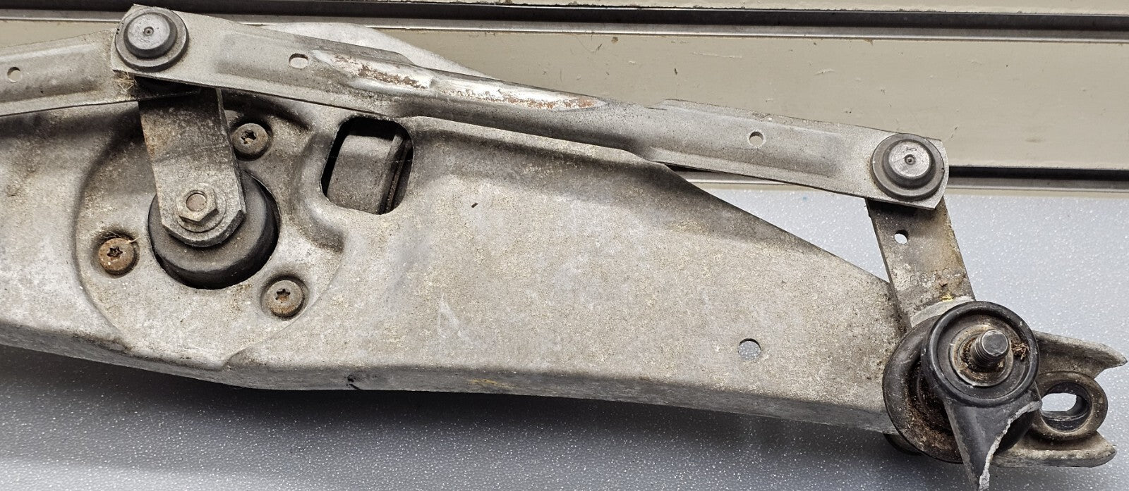 🔥2003 - 2007 CADILLAC CTS WINDSHIELD WIPER ASSEMBLY WITH MOTOR