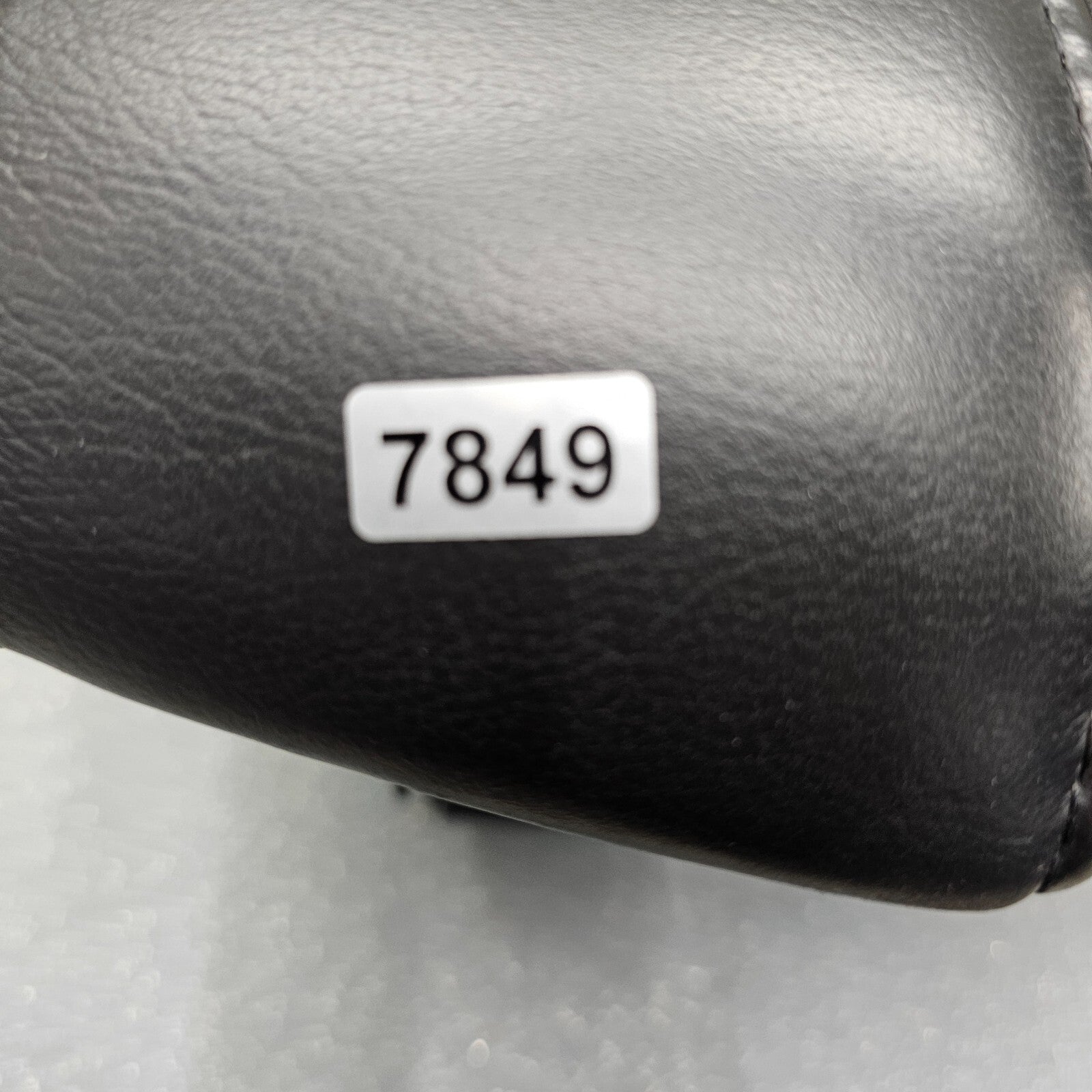 13-19 LINCOLN MKT Front Floor Console Arm Rest Lid Cover Top Pad Assembly Black