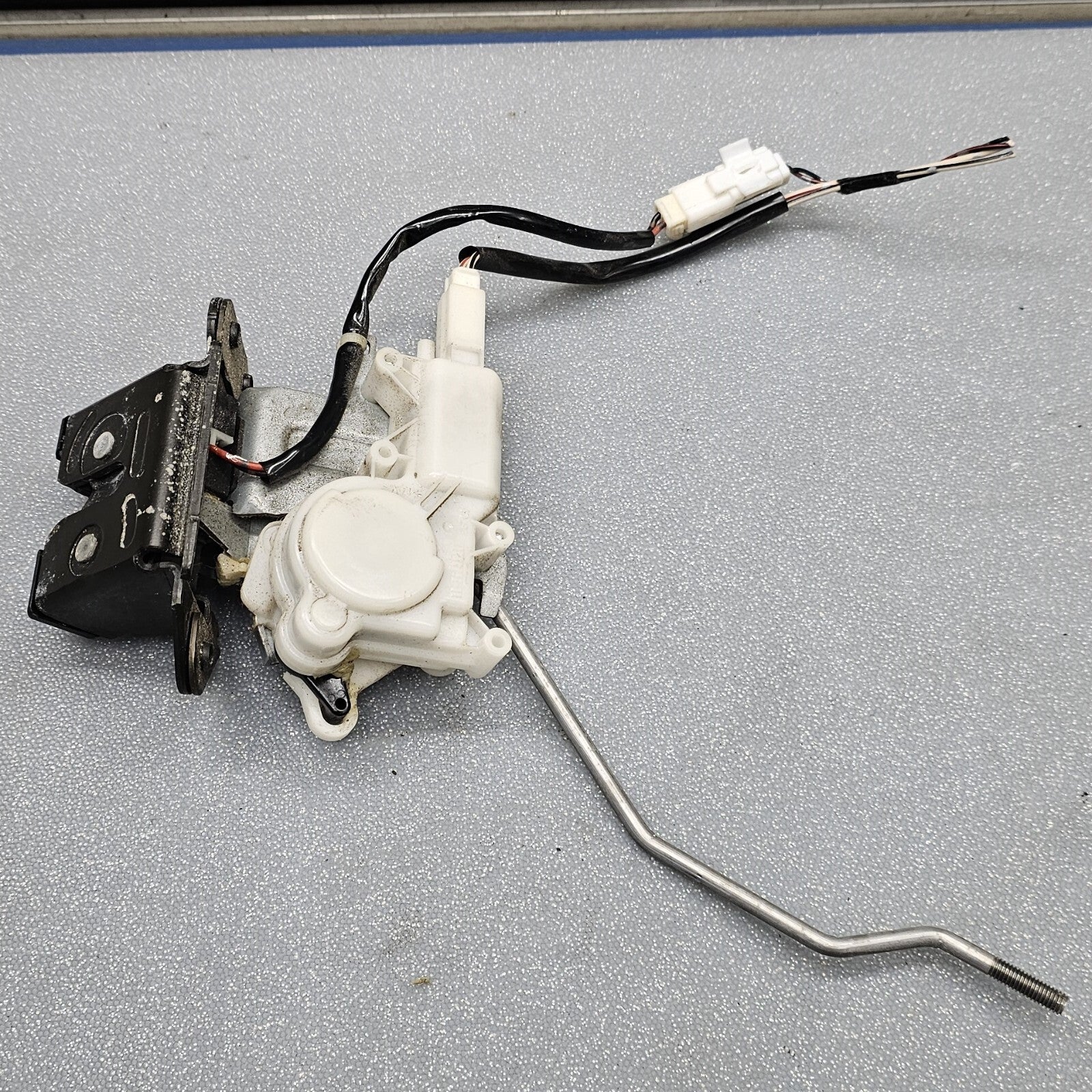 07-12 Mazda CX-7 Rear Gate Latch Tailgate Liftgate Trunk Lock Actuator Assembly