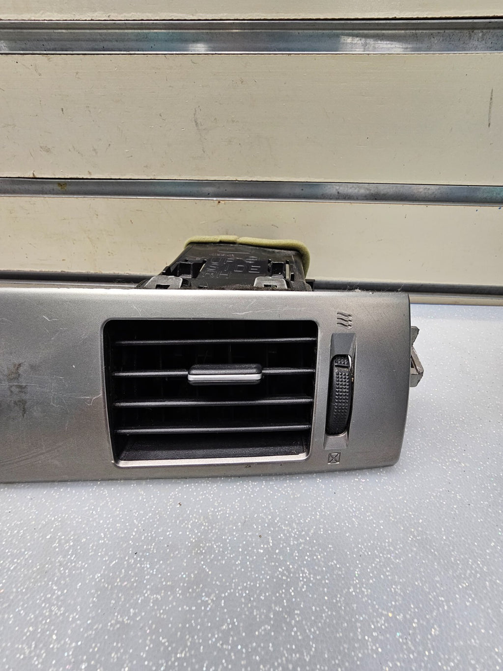 🔥2007-2012 NISSAN VERSA DASH AC AIR VENT W/ BEZEL PANEL DRIVER SIDE OEM SILVER