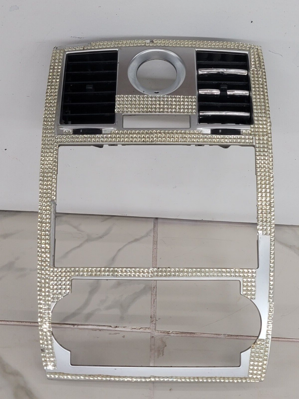 05-07 CHRYSLER 300 RADIO BEZEL CENTER AIR VENTS Storage CARBON SILVER B16