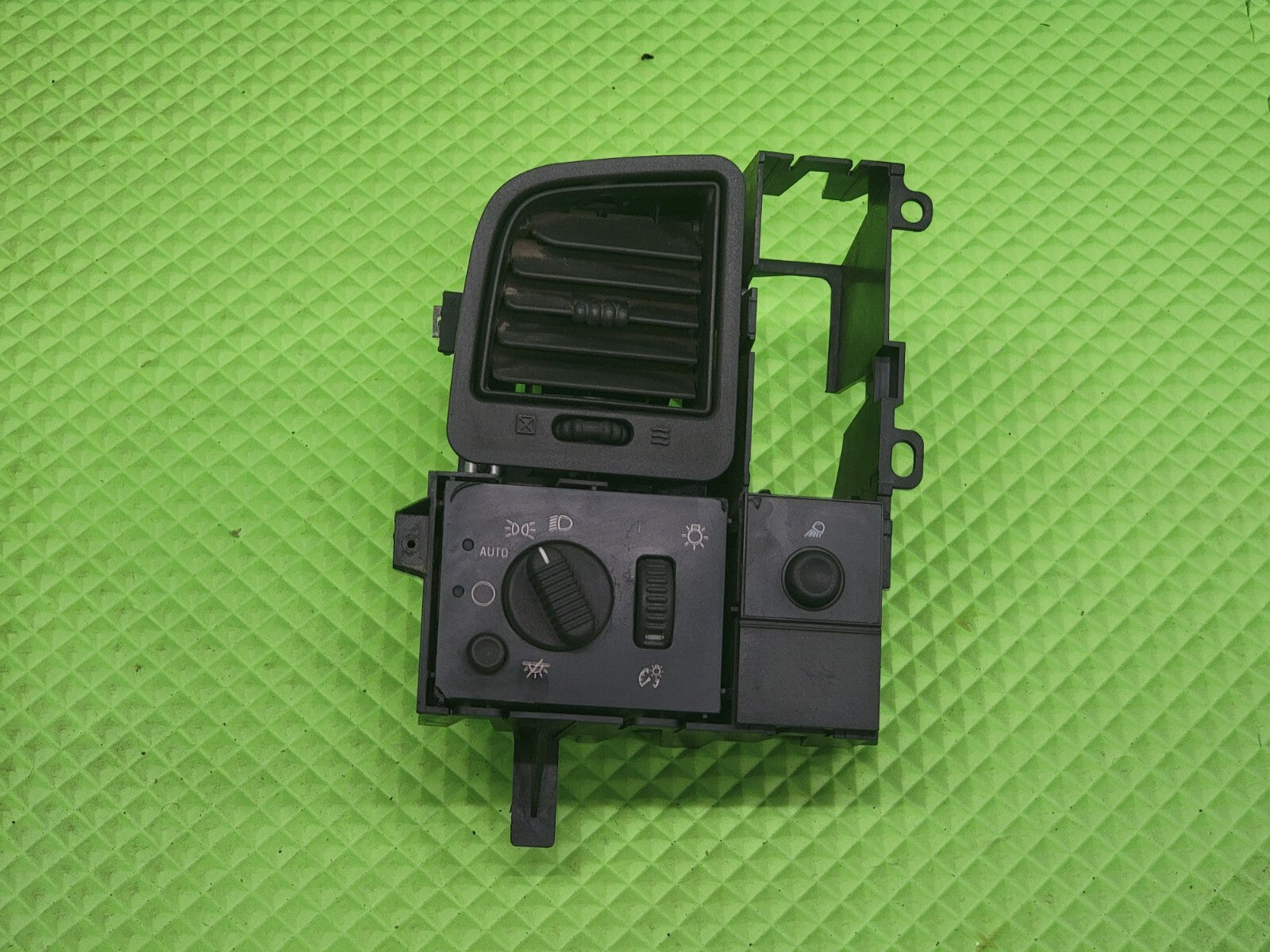 🔥1999-2006 Chevy Silverado Sierra Headlight Switch Air Vent left black HS19