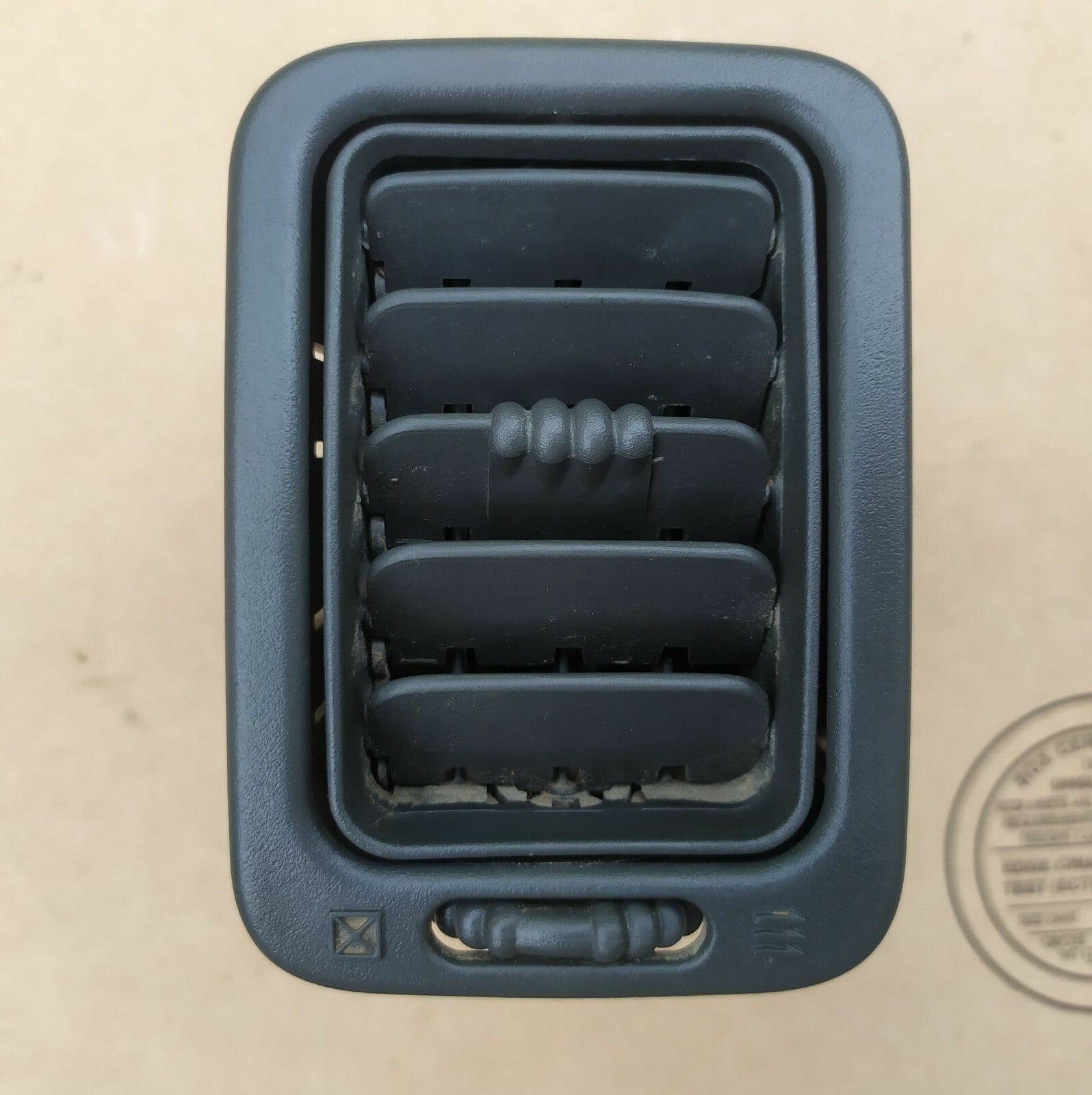 99-06 Silverado ESCALADE Dash A/C Heater AIR VENT Passenger Right DARK GRAY VT11