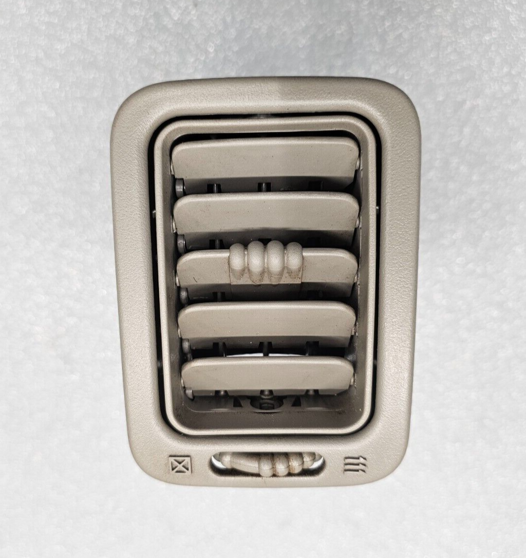 99-06 Silverado ESCALADE Dash A/C Heater AIRVENT Passenger Right LIGHT GRAY VT11