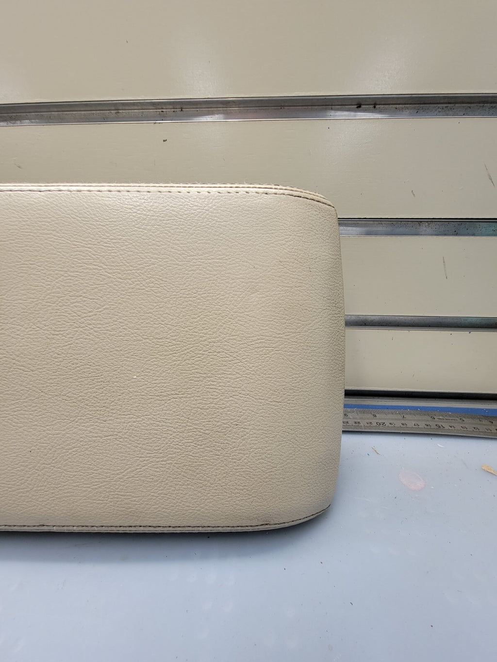 🔥2003-2005 LINCOLN AVIATOR CENTER CONSOLE LID ARMREST TAN
