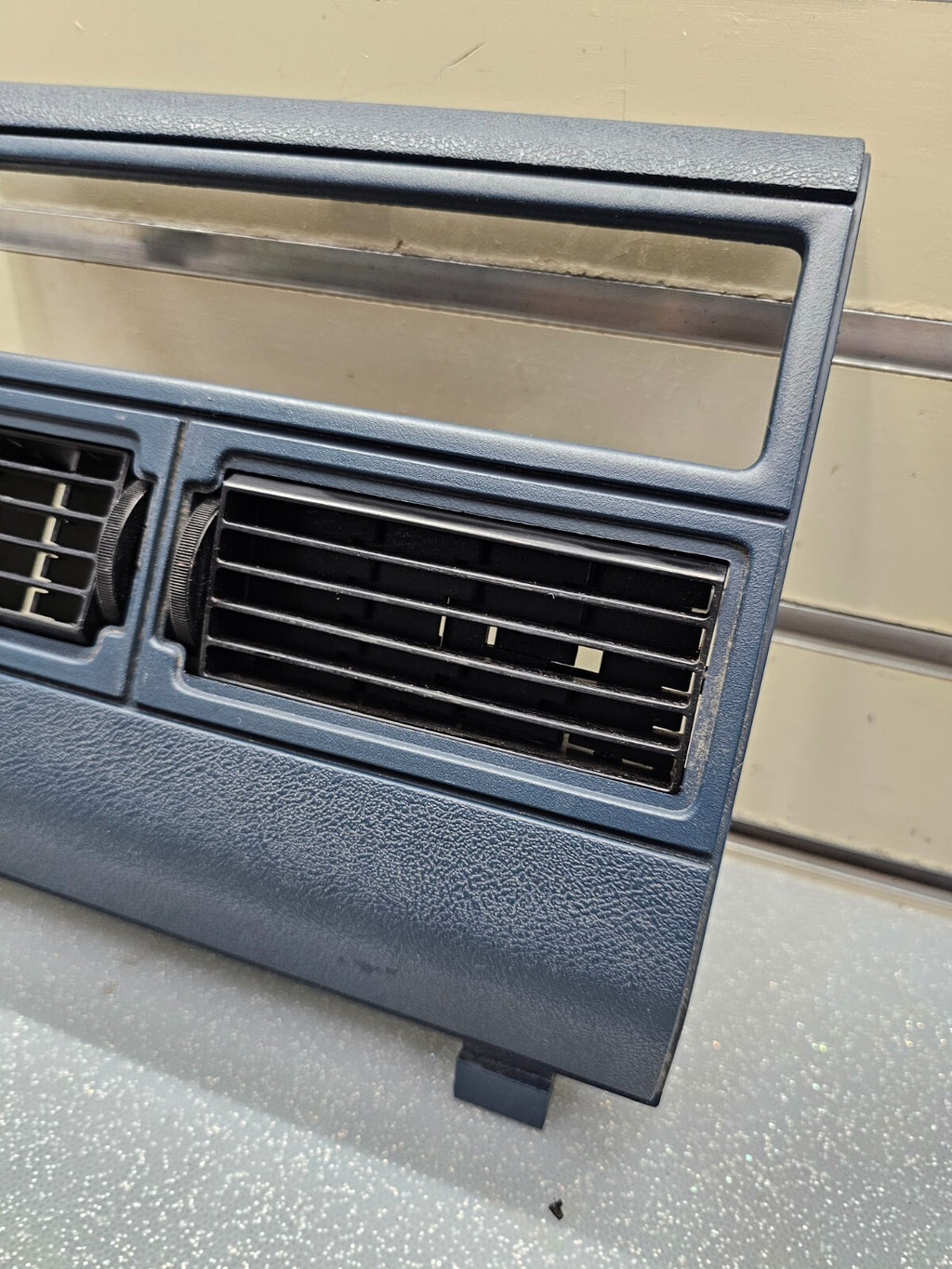 88-94 Chevy CK GMC Suburban Silverado Tahoe Blazer Center Dash Radio bezel Blue