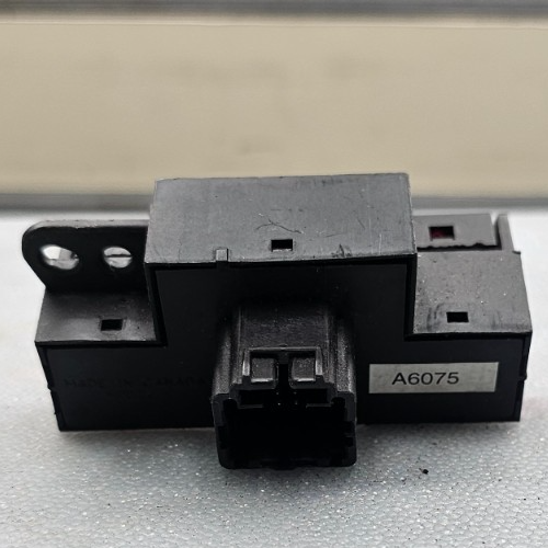 🔥05-10 Chrysler 300 Grand Caravan Hazard Warning Light Control Switch Assembly