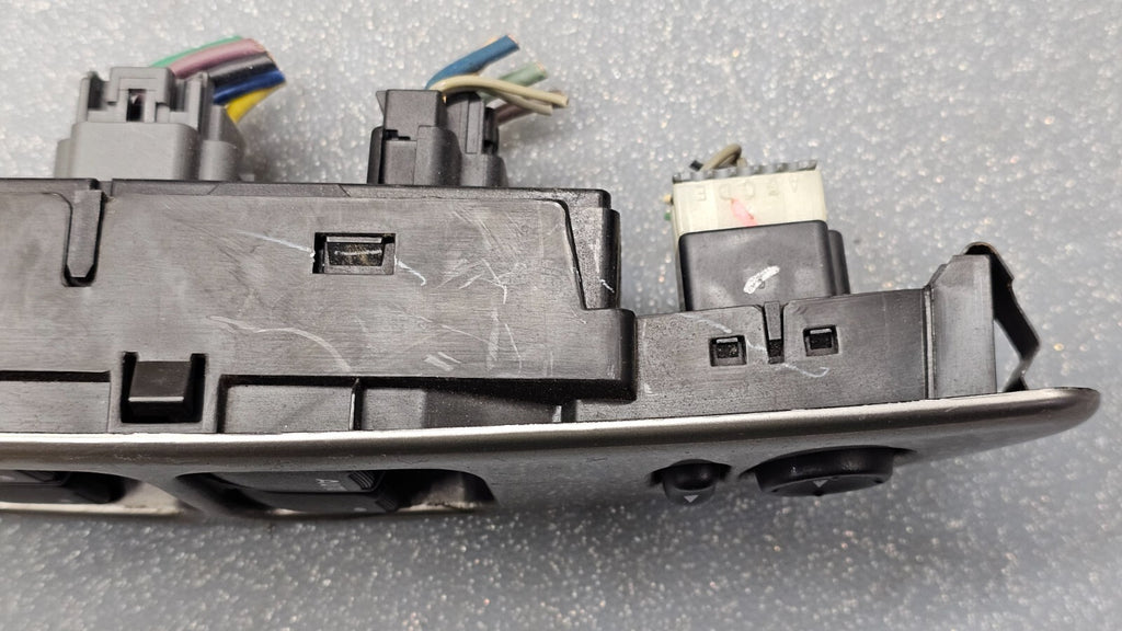 04-07 MALIBU LEFT DRIVER MASTER POWER WINDOW DOOR CONTROL SWITCH ASSEMBLY SILVER