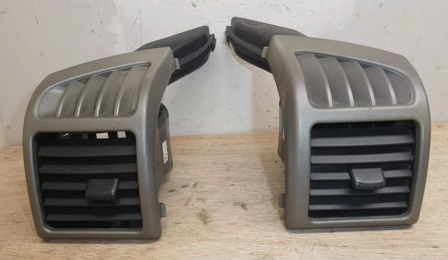 🔥2004-2012 Chevy Colorado GMC Canyon Dash Outer Air Vent RIGHT HAND  gray