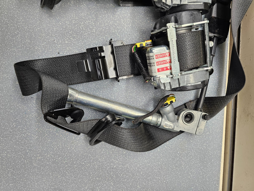 10-17 CHEVY EQUINOX TERRAIN DRIVER PASSENGER FRONT SEAT BELTS RETRACTOR ASSEMBLY