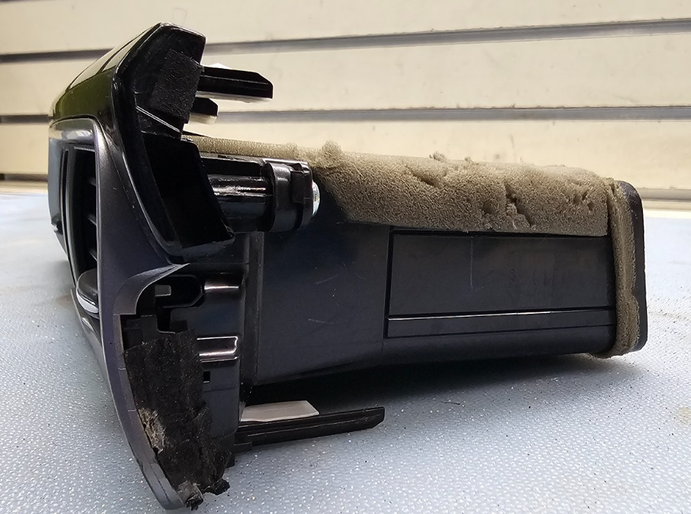 🔥2014-2018 Mazda 3 Front Center AC Dash Vent Trim Panel Hazard Switch OEM