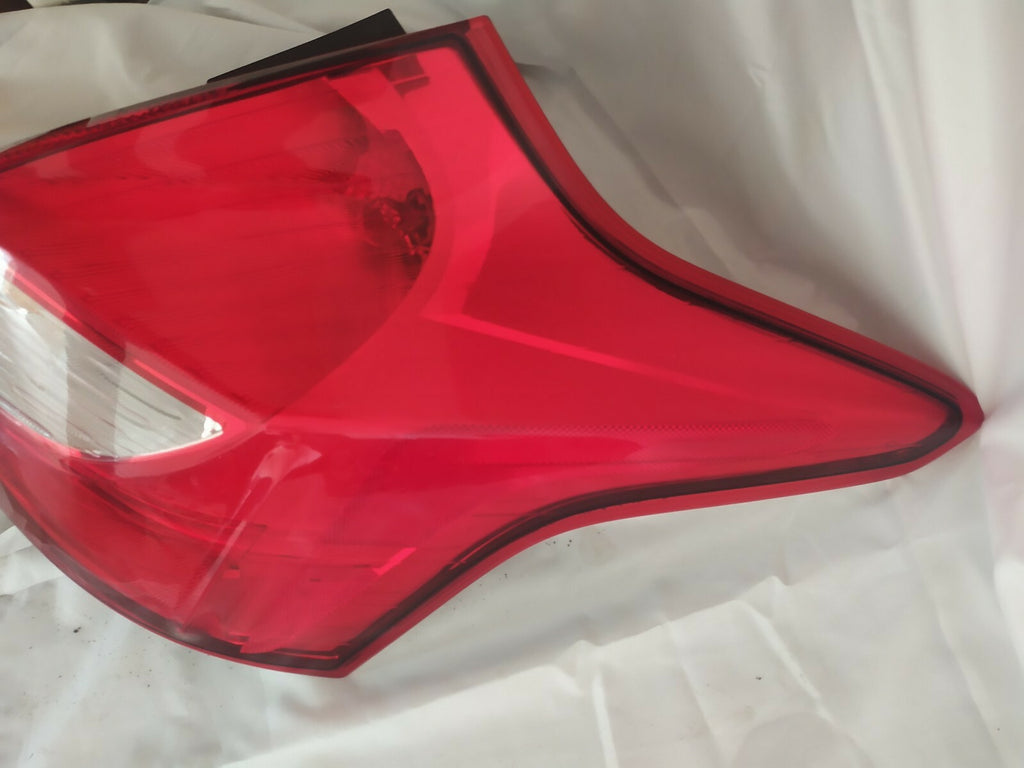 2012-2014 FORD FOCUS HATCHBACK TAILLIGHT RR PASSENGER RIGHT HALOGEN 12 13 14 OEM