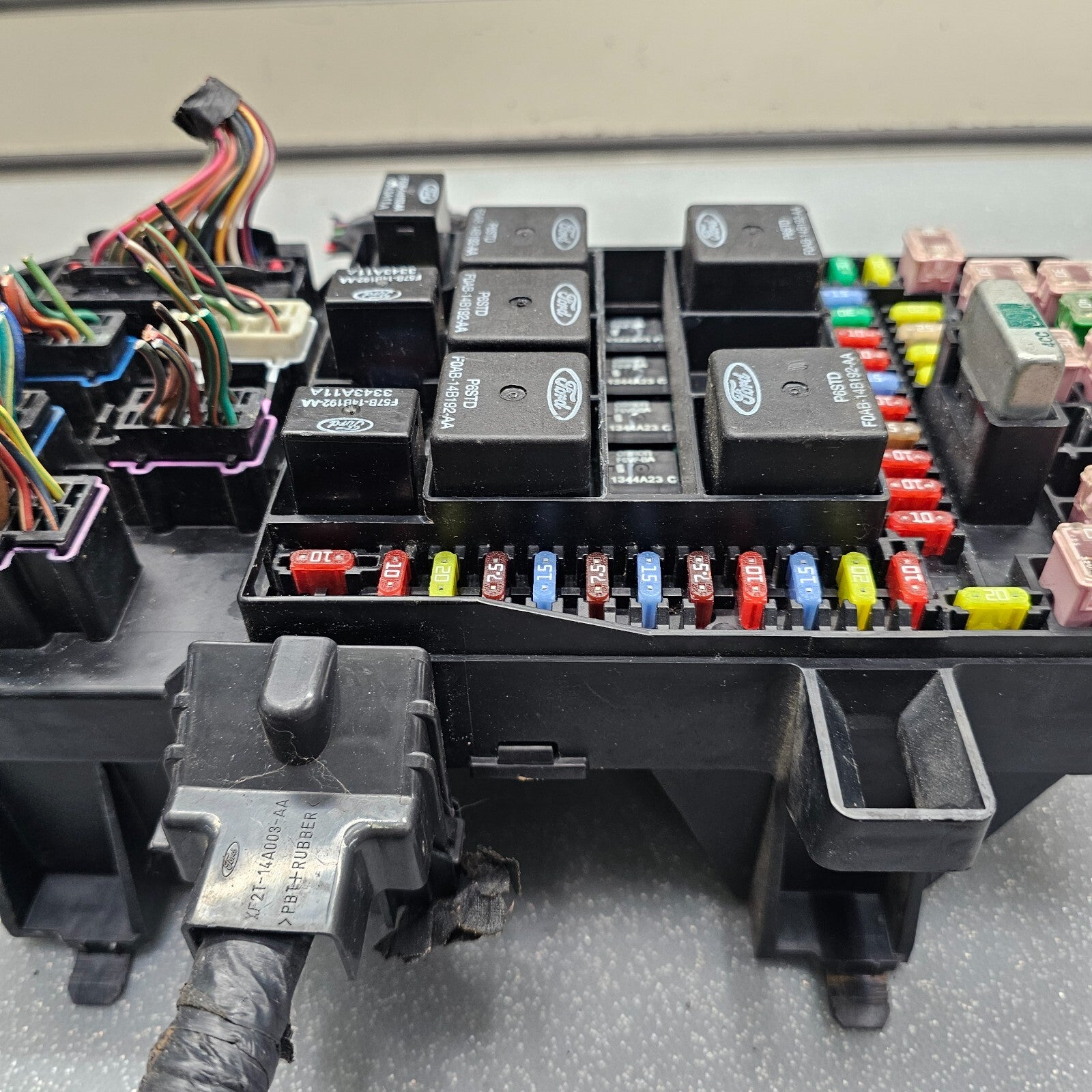 🔥2003-2006 FORD EXPEDITION LINCOLN NAVIGATOR FUSE BOX RELAY PANEL