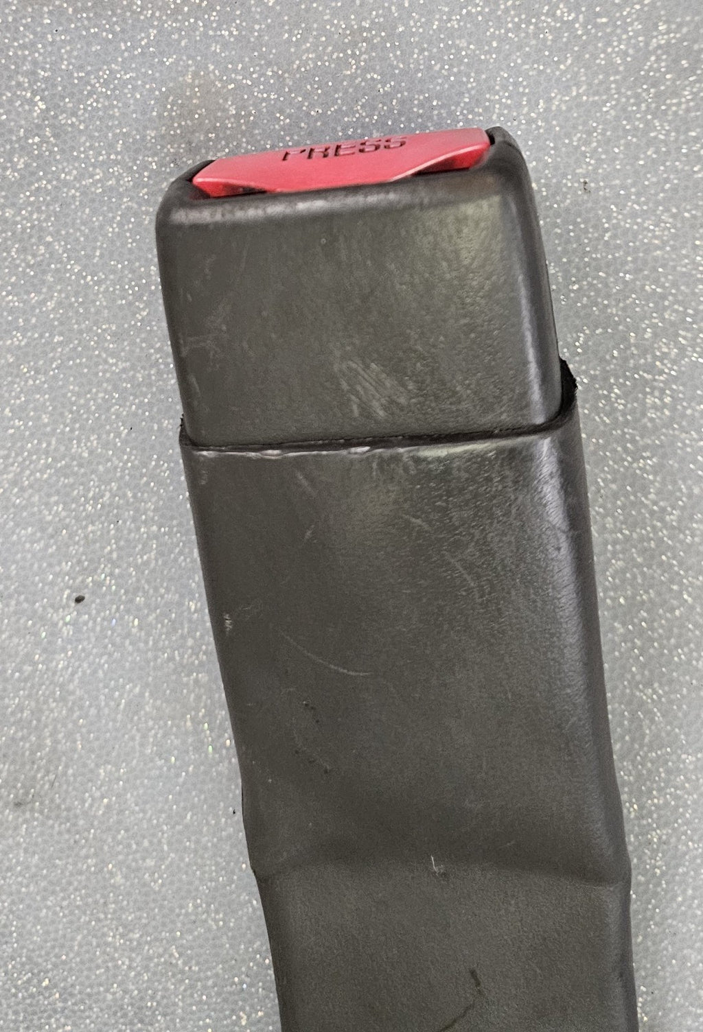 🔥03-06 Tahoe Yukon Sierra Silverado Front Seat Belt Buckle Black