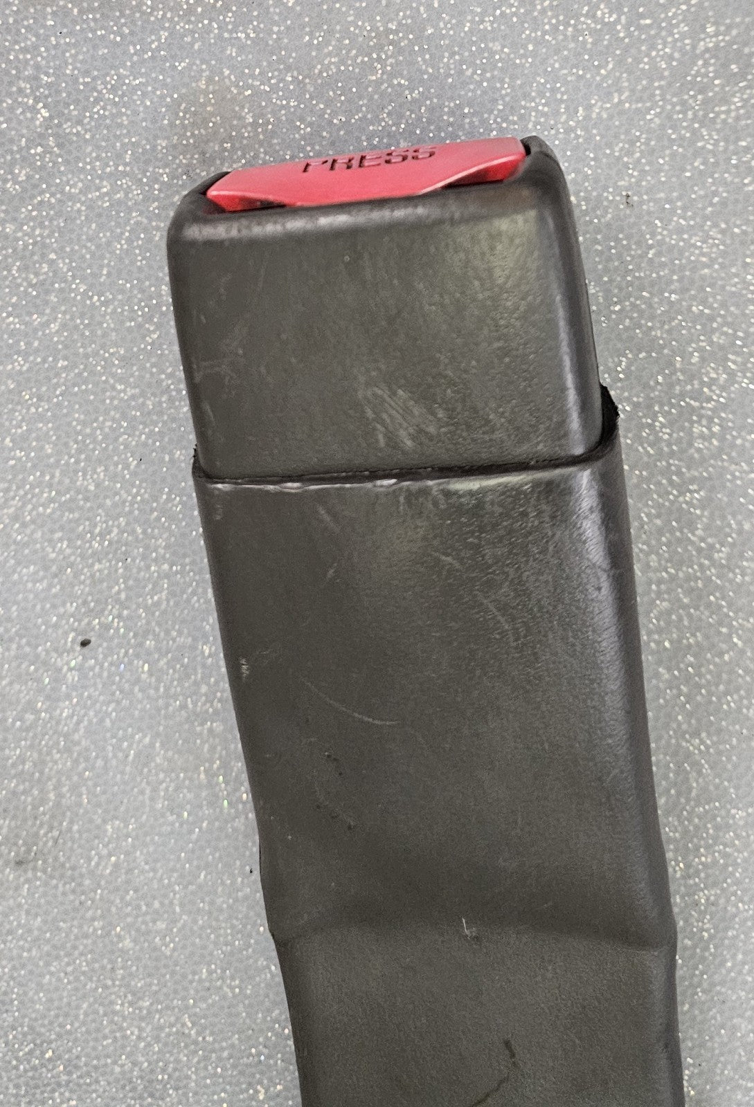 🔥03-06 Tahoe Yukon Sierra Silverado Front Seat Belt Buckle Black