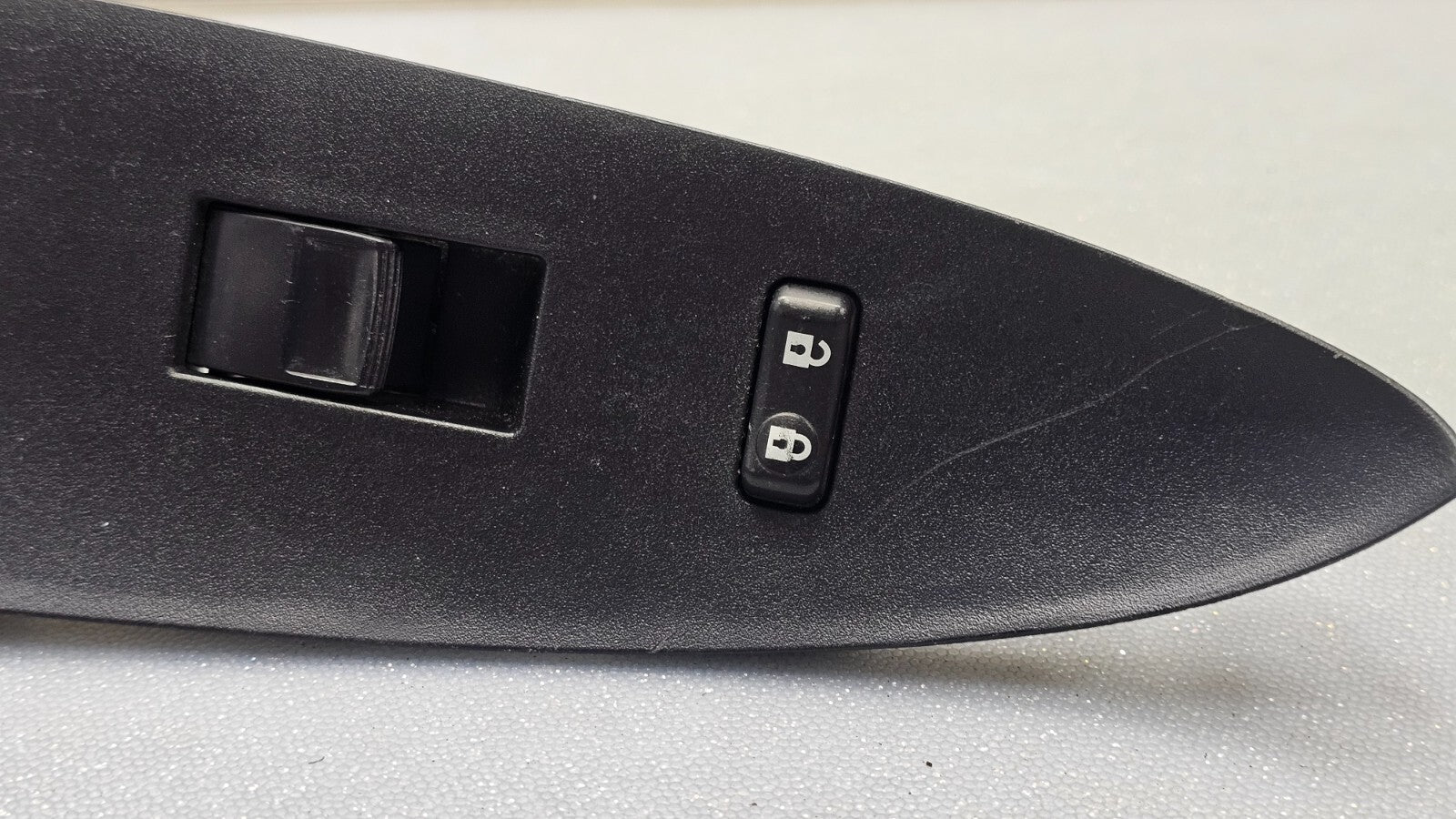 06-12 TOYOTA RAV4 RIGHT PASSENGER POWER WINDOW DOOR SWITCH BEZEL BLACK OEM WS43