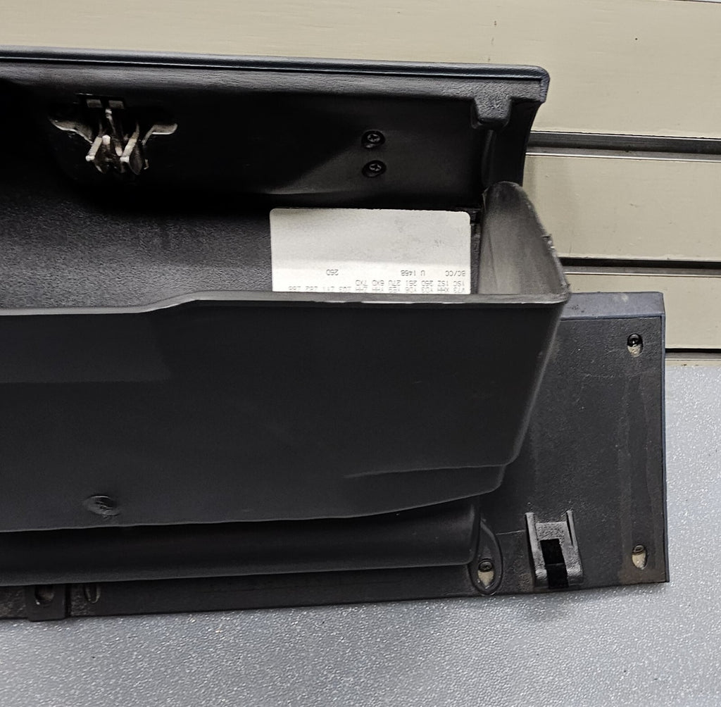 95-99 CHEVY GMC TRUCK SILVERADOC/K Glove Box Storage Compartment Assembly BLUEG2