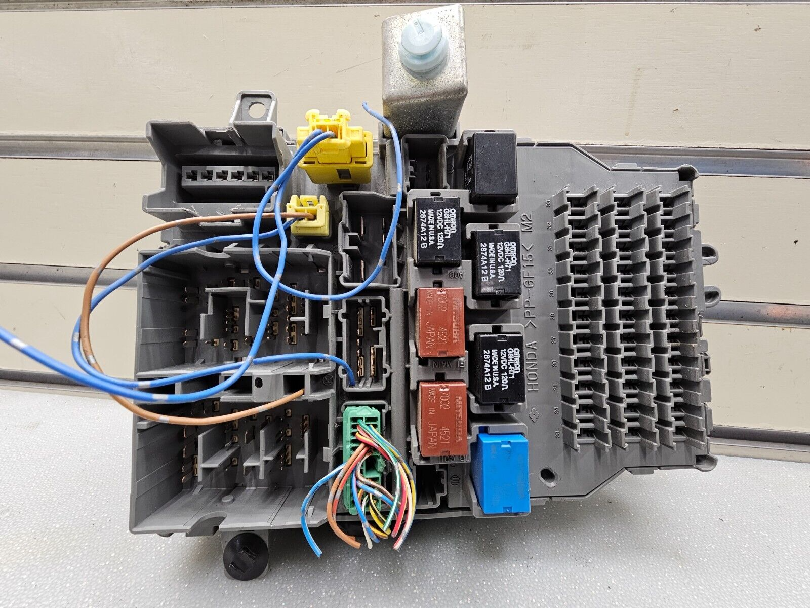 🔥03-05 Honda Accord 4cyl 4dr sedan INTERIOR Engine Fuse Relay Box Compartment