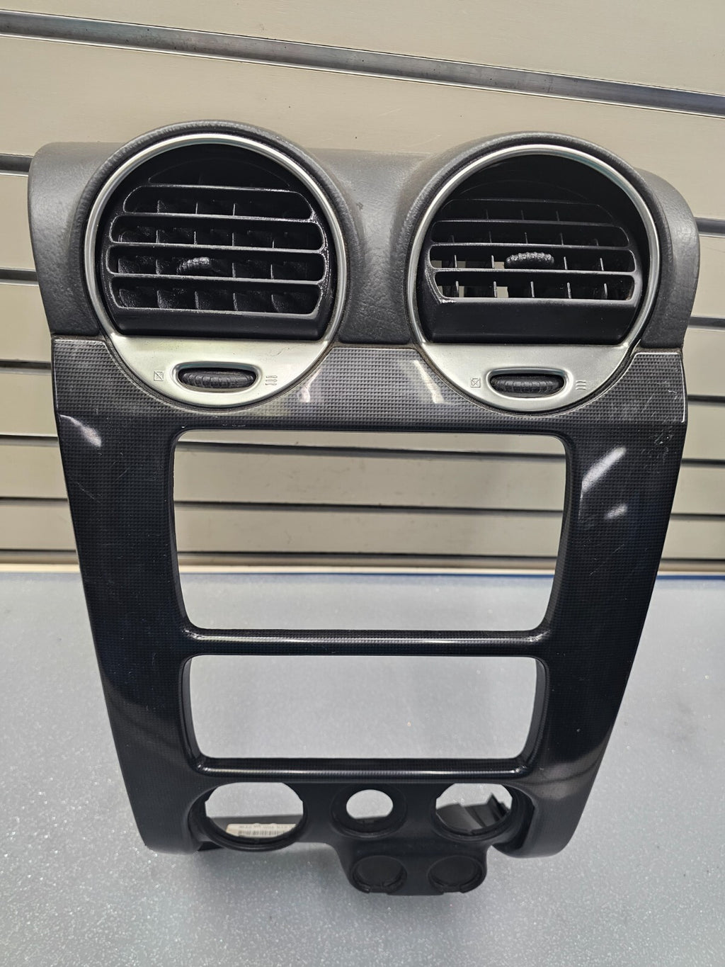 🔥02-09 ENVOY DASH RADIO AUDIO STEREO CLIMATE BEZEL TRIM INSTRUMENT PANEL BLACK