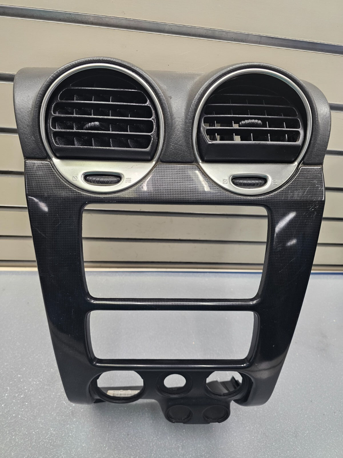 🔥02-09 ENVOY DASH RADIO AUDIO STEREO CLIMATE BEZEL TRIM INSTRUMENT PANEL BLACK