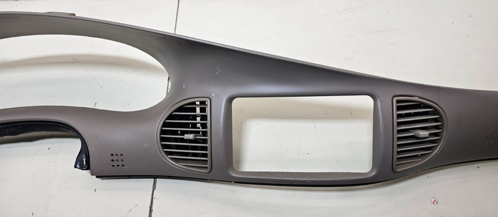 🔥97-04 Regal Dash Instrument Cluster Speedometer Tachometer Radio Bezel Gray