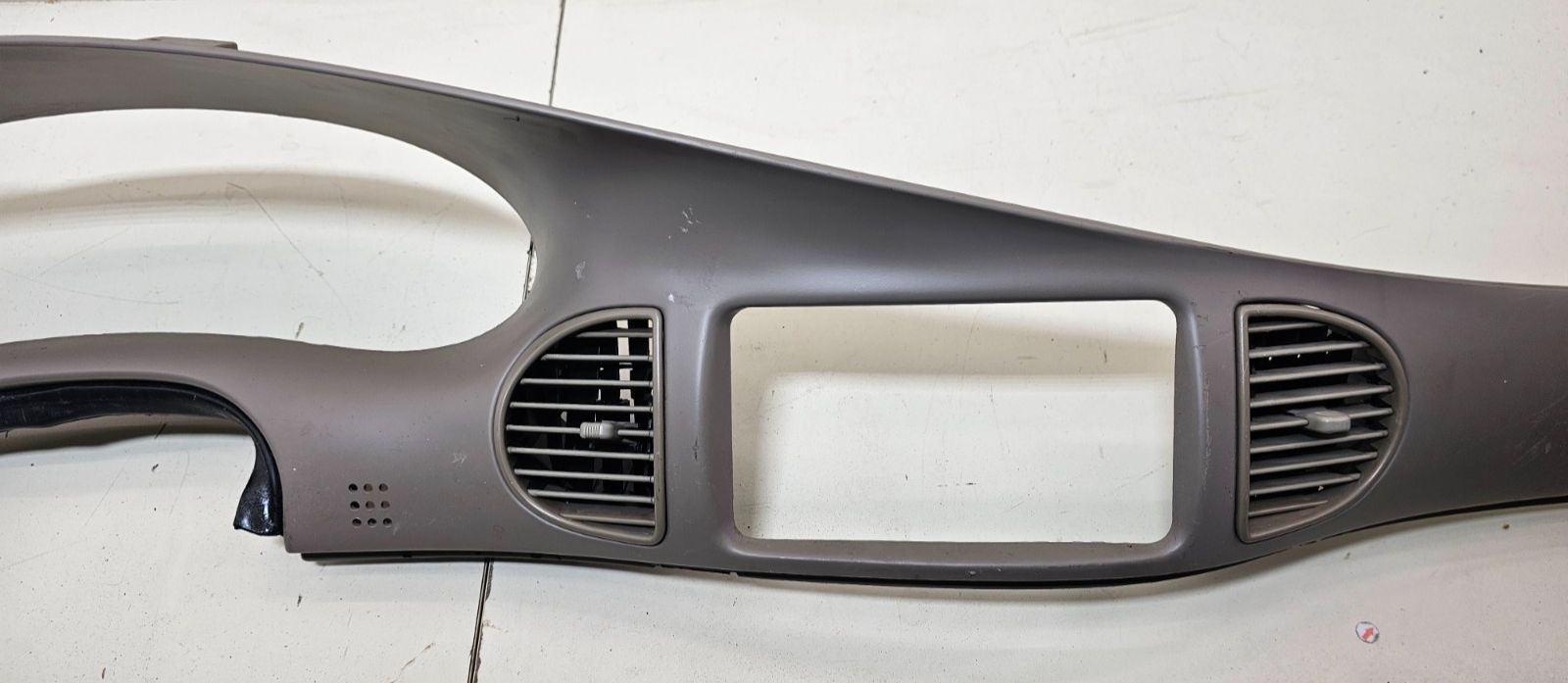 🔥97-04 Regal Dash Instrument Cluster Speedometer Tachometer Radio Bezel Gray
