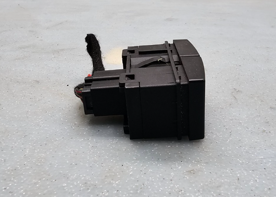 🔥05-07 FORD Focus Emergency Hazard Light Flasher Button Control Switch  BLACK