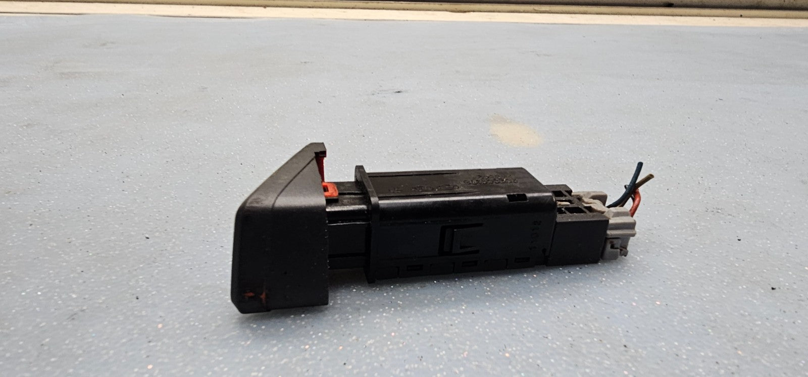 🔥11-14 HYUNDAI SONATA GLS HAZARD Emergency Flasher Switch Assembly Black OEM